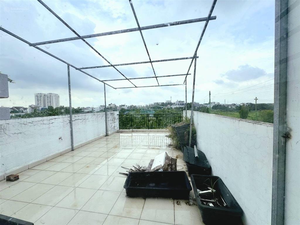 7,4 tỷ. căn góc 81m2, ngang 6m, 3 tầng. hoàn công. hẻm xe hơi linh đông, thủ đức