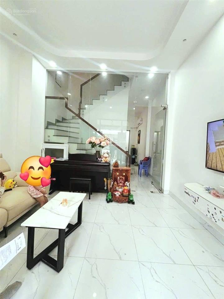 Ngộp. tổng giảm 1,2 tỷ. 53m2 (4,1x13m), 3 tầng. hoàn công. hẻm xe hơi tăng nhơn phú b, quận 9