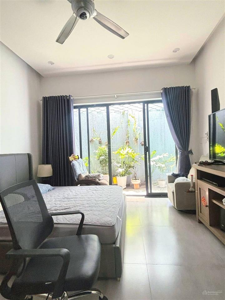 Ngộp. tổng giảm gần 2 tỷ. 98m2, 4 tầng. hoàn công. hẻm xe hơi đặng văn bi, trường thọ, thủ đức