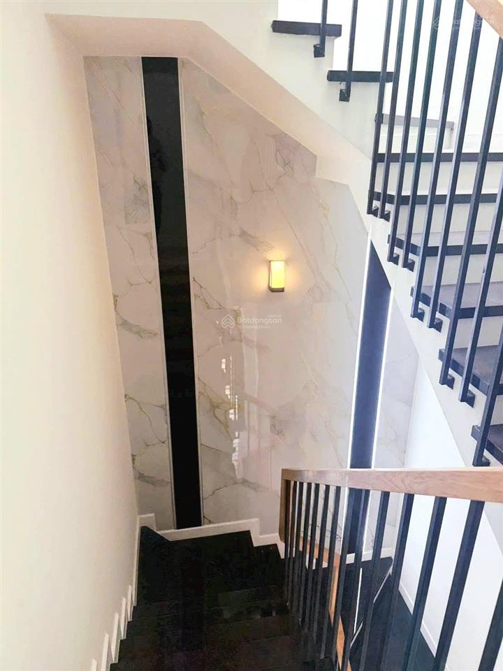 6,5 tỷ. mt đường nhánh nguyễn duy trinh, long trường, quận 9. góc 105m2 (5.5x19m), 3 tầng, 5 p.ngủ