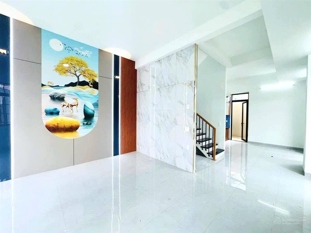 6,5 tỷ. mt đường nhánh nguyễn duy trinh, long trường, quận 9. góc 105m2 (5.5x19m), 3 tầng, 5 p.ngủ