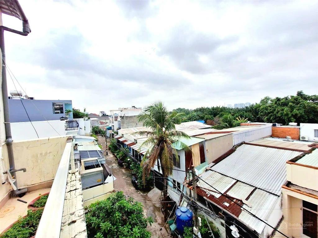 6,5 tỷ. 89m2 (4.4x20m), 3 tầng, 5 phòng ngủ, phòng thờ, 3 wc. hẻm xe hơi hiệp bình phước, thủ đức
