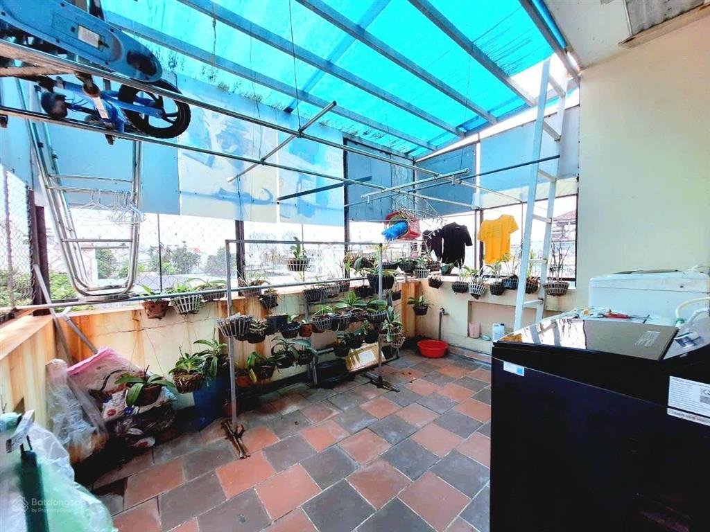 6,5 tỷ. 89m2 (4.4x20m), 3 tầng, 5 phòng ngủ, phòng thờ, 3 wc. hẻm xe hơi hiệp bình phước, thủ đức