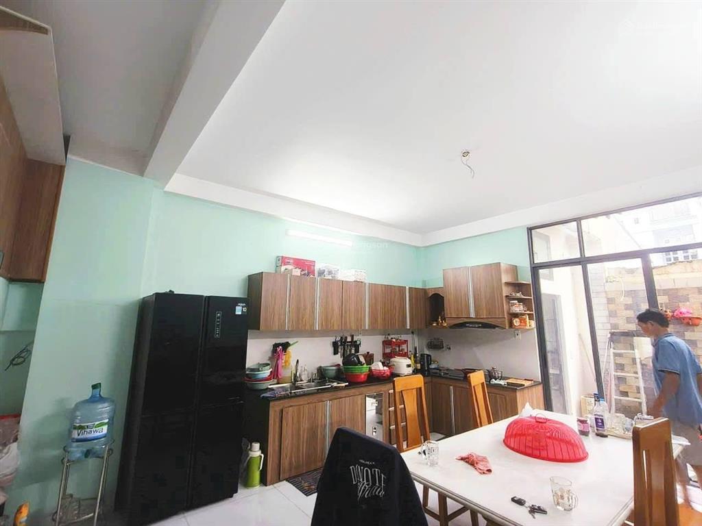 8,8 tỷ. 86m2 (5x17m), 4 tầng. hoàn công. xe hơi ngủ nhà. gần chợ 339 phước long b, quận 9