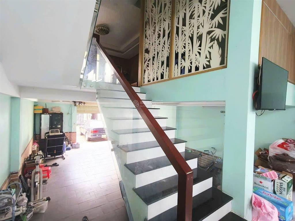 8,8 tỷ. 86m2 (5x17m), 4 tầng. hoàn công. xe hơi ngủ nhà. gần chợ 339 phước long b, quận 9