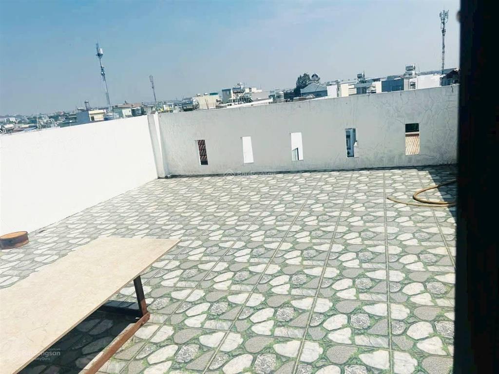 8,8 tỷ. 86m2 (5x17m), 4 tầng. hoàn công. xe hơi ngủ nhà. gần chợ 339 phước long b, quận 9