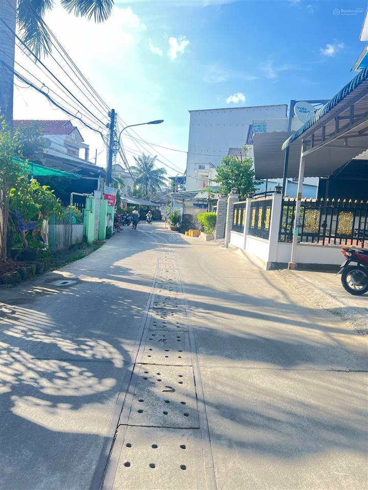 Bán gấp nhà mặt tiền đường ngô quyền có sẵn 1 nhà 2 kiot và 6 phòng trọ, 300.8m2 full đất ở đô thị