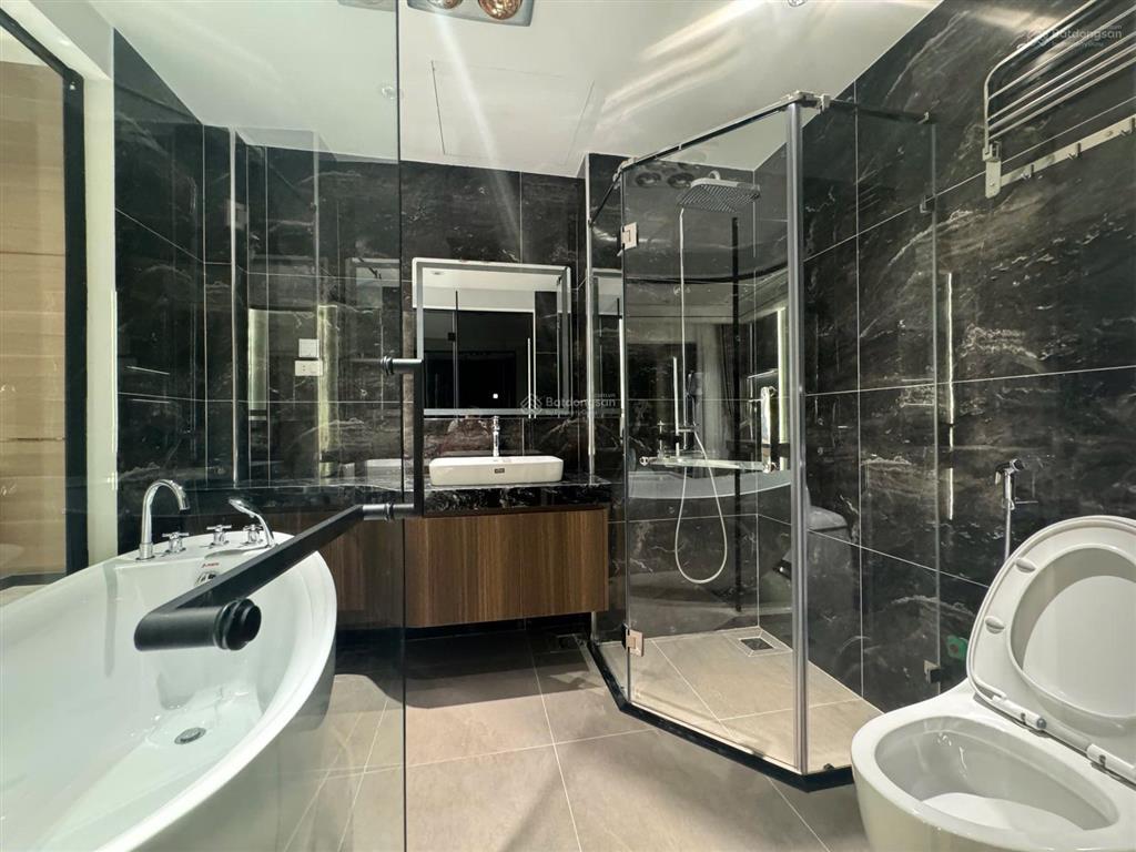 Bán nhà phân lô long biên 51m² 7 tầng thang máy ô tô tránh vỉa hè view hồ full nội thất