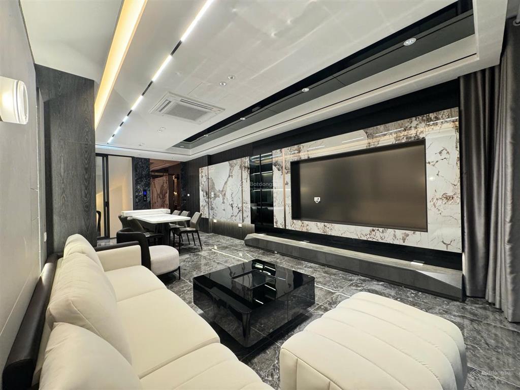 Bán nhà phân lô long biên 51m² 7 tầng thang máy ô tô tránh vỉa hè view hồ full nội thất