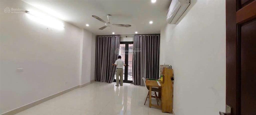 15tr/tháng mặt phố bồ đề vừa ở vừa làm vp 46mx5t 3 ngủ rộng full đồ