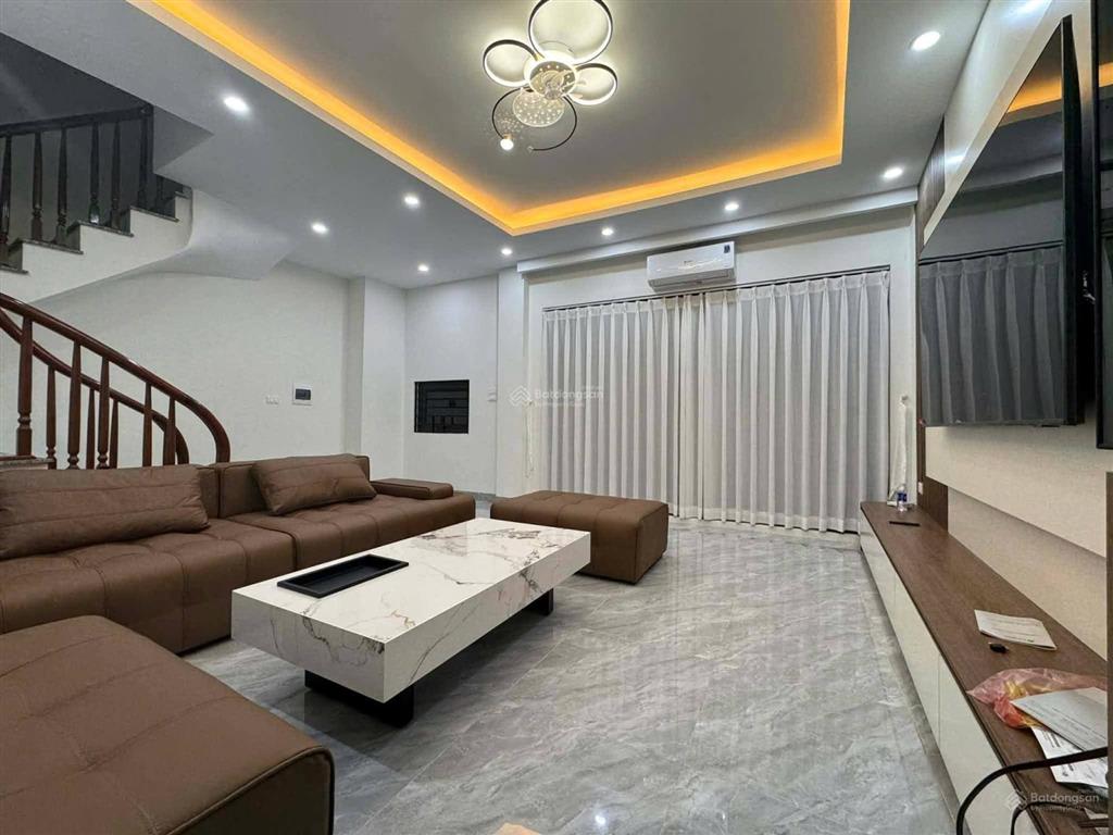 Cho thuê nhà nguyên căn phố bát khối, long biên 30m, nhà 6t gần bãi ô tô full nội thất 14tr/tháng