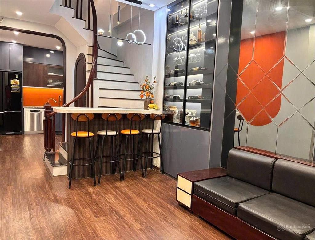 9.5tr/th cho thuê nhà riêng thạch bàn, gần aeon mall 3 ngủ full đồ mới đẹp