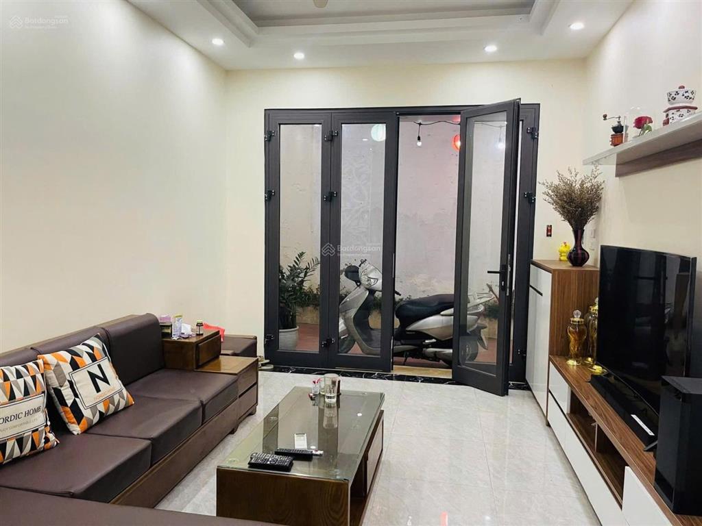 10tr/tháng nhà ngọc thụy 3 ngủ full đồ, mới sạch đẹp ở ngay