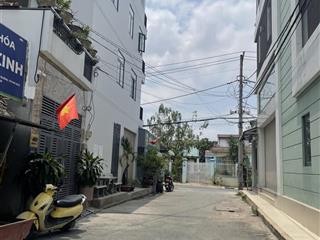 Nhà 2 tầng, kế bên ubnd long trường, đường thông nguyễn duy trinh và lã xuân oai.