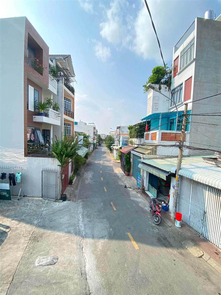 Nhà 2 tầng, đường 8m ô tô tránh, thông man thiện và lê văn việt, quận 9