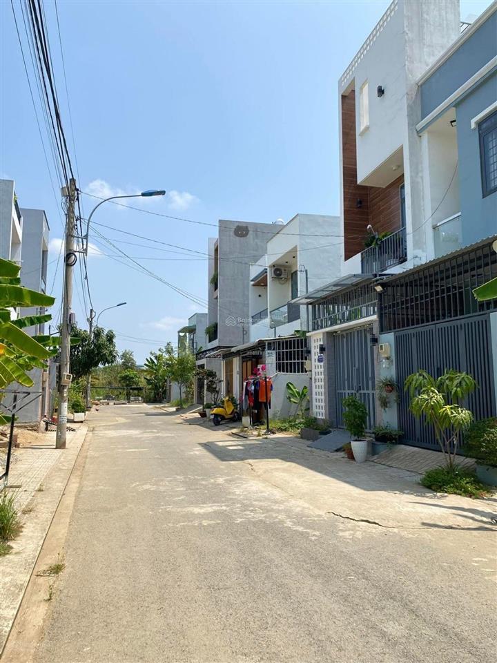 Đất đẹp  hẻm xe hơi  dân trí cao  gần đông tăng long  ngay sau chợ long trường
