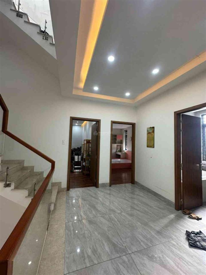 Biệt thự lô góc  gần đường liên phường  dt 147m2  bề ngang 8m  đường trước nhà 20m