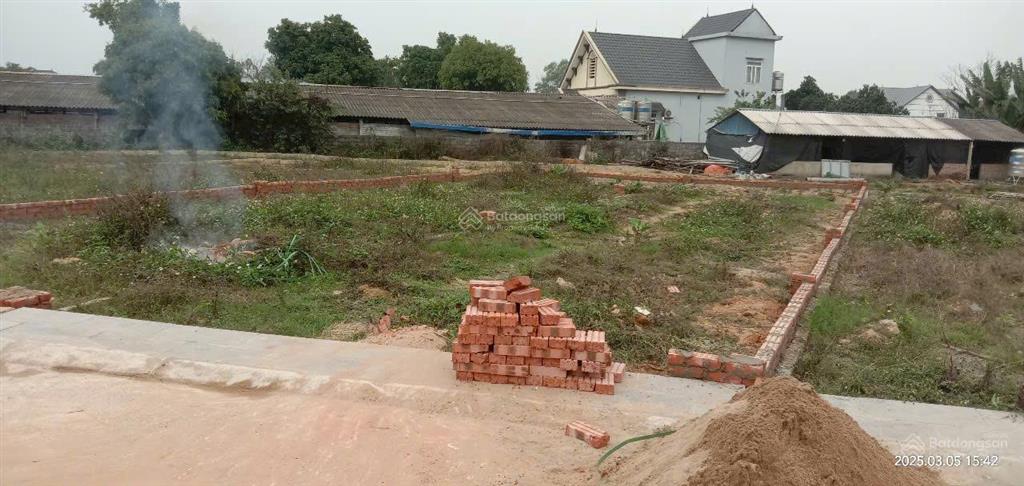 Đất nền hồng tiến chỉ 670 triệu, gần ngã ba giao sông sông  sam sung  điềm thụy