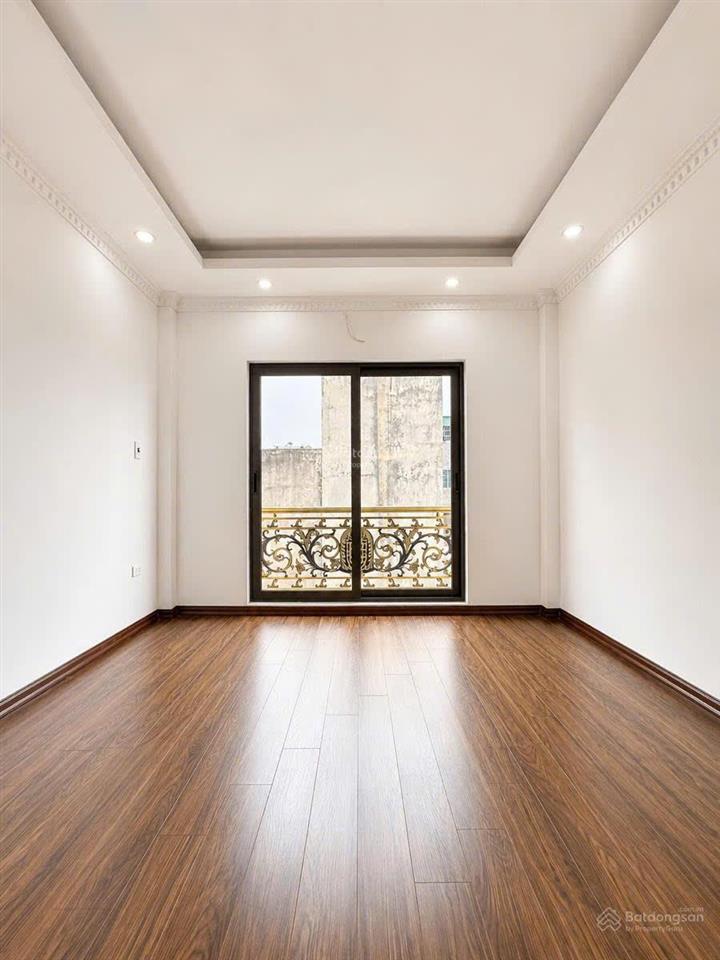 Chính chủ bán nhà lĩnh nam,gần phố,nhà đẹp,thang máy,dt 32m2*6 tầng,nhỉnh 8 tỷ.