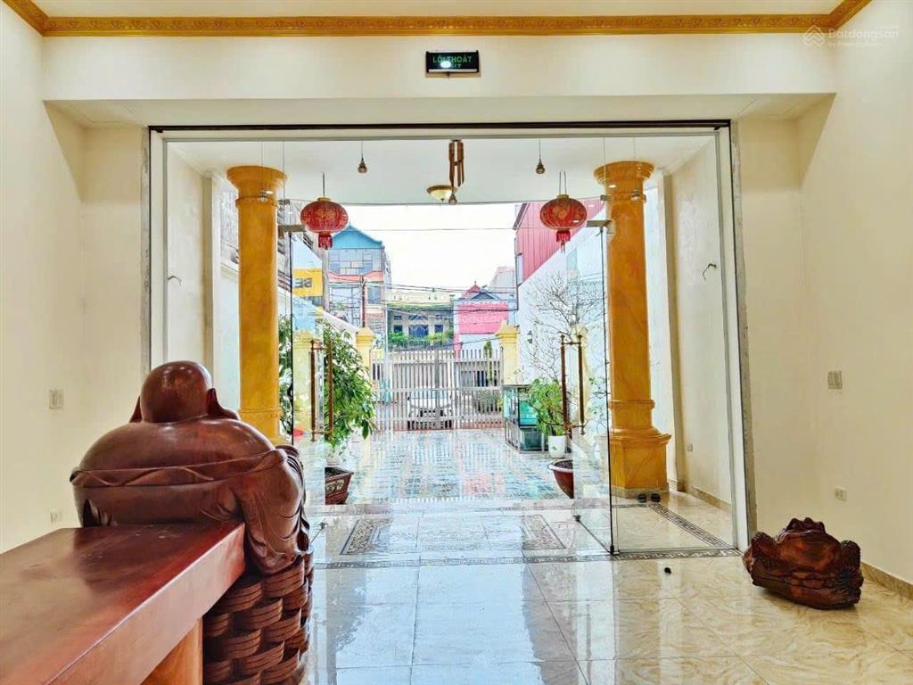Cần bán khách sạn 7 tầng 16 phòng tại ngã 4 quán toan khu vực sầm uất, thuận lợi kinh doanh