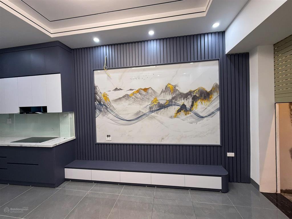 Chủ cần tiền bán nhà đông dư 5 tầng mới oto giá tốt