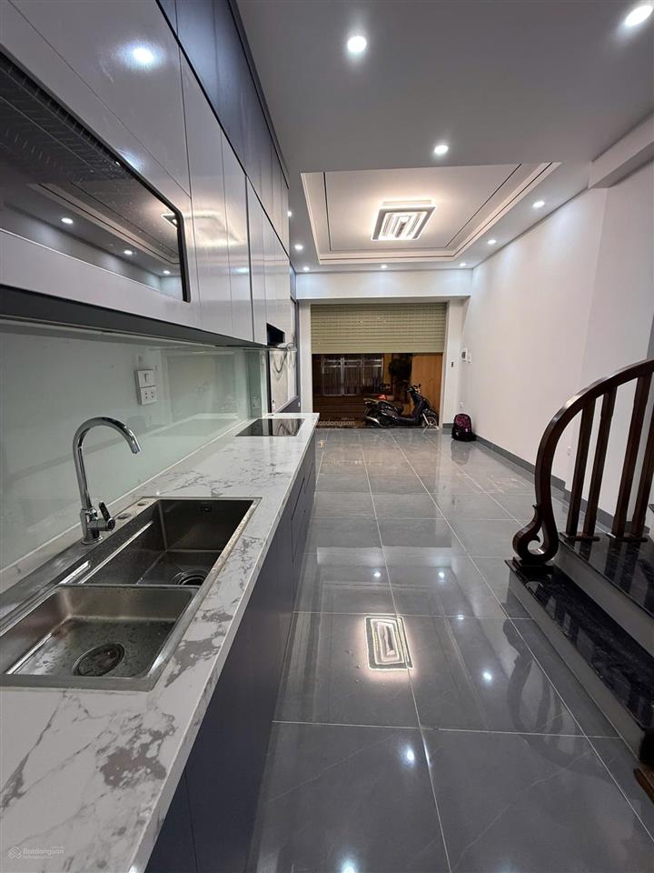 Chủ cần tiền bán nhà đông dư 5 tầng mới oto giá tốt