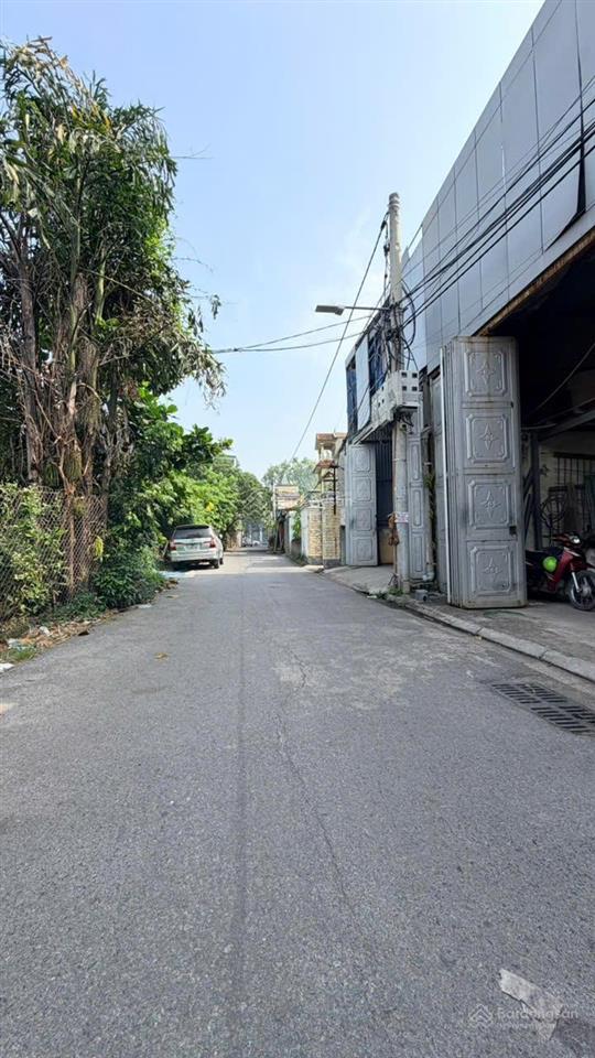 Chính chủ gửi bán đất kiệu kỵ 40m ngay sát vin1  ô tô vào đất