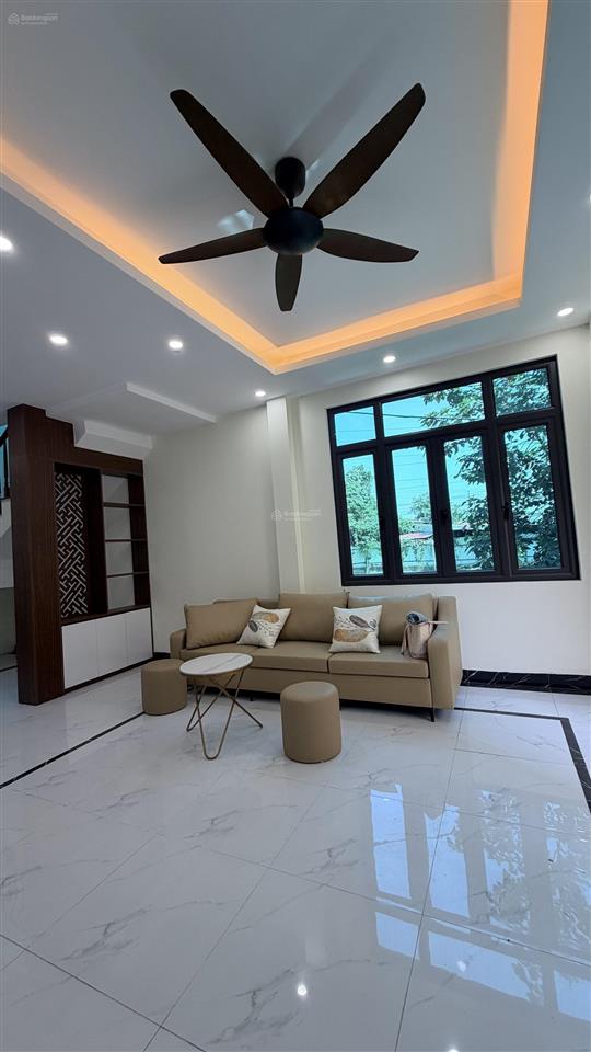Chính chủ gửi bán nhà 3 tầng 4 phòng ngủ mới xây lạc đạo