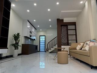 Chính chủ gửi bán nhà 3 tầng 4 phòng ngủ mới xây lạc đạo