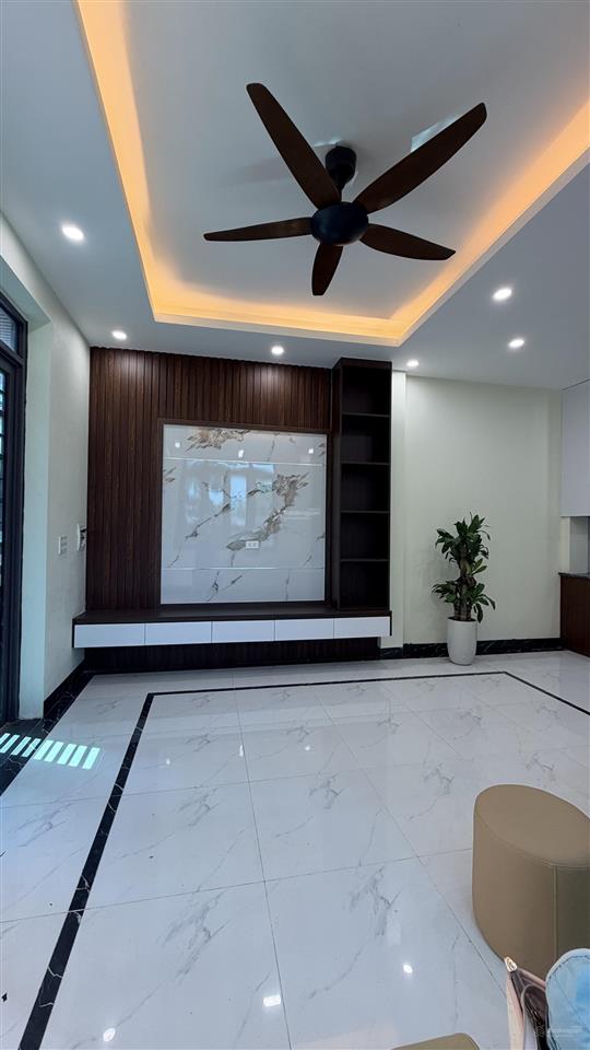 Chính chủ gửi bán nhà 3 tầng 4 phòng ngủ mới xây lạc đạo
