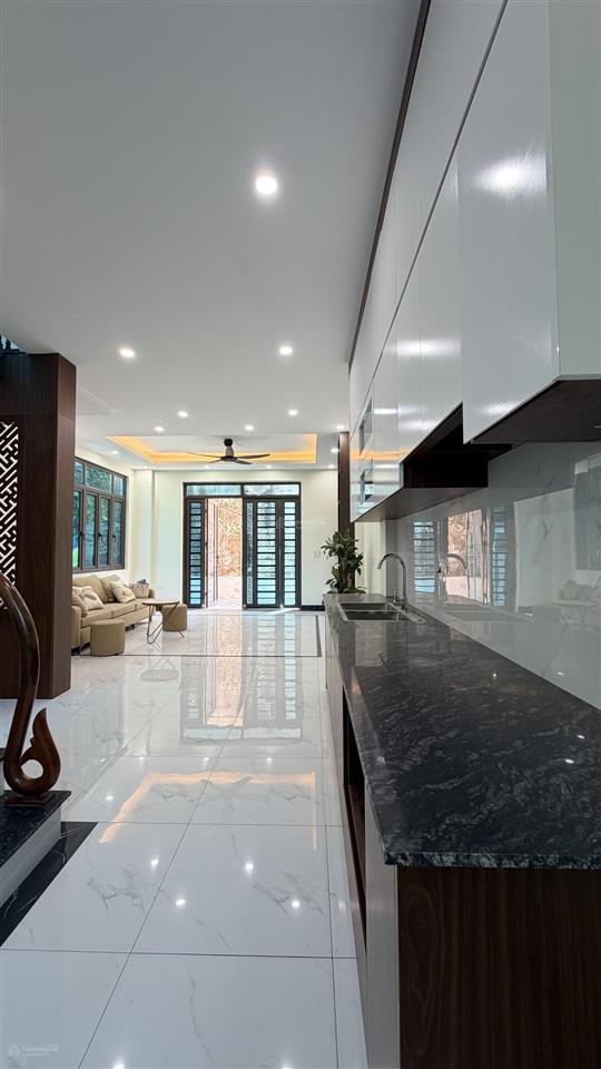 Chính chủ gửi bán nhà 3 tầng 4 phòng ngủ mới xây lạc đạo
