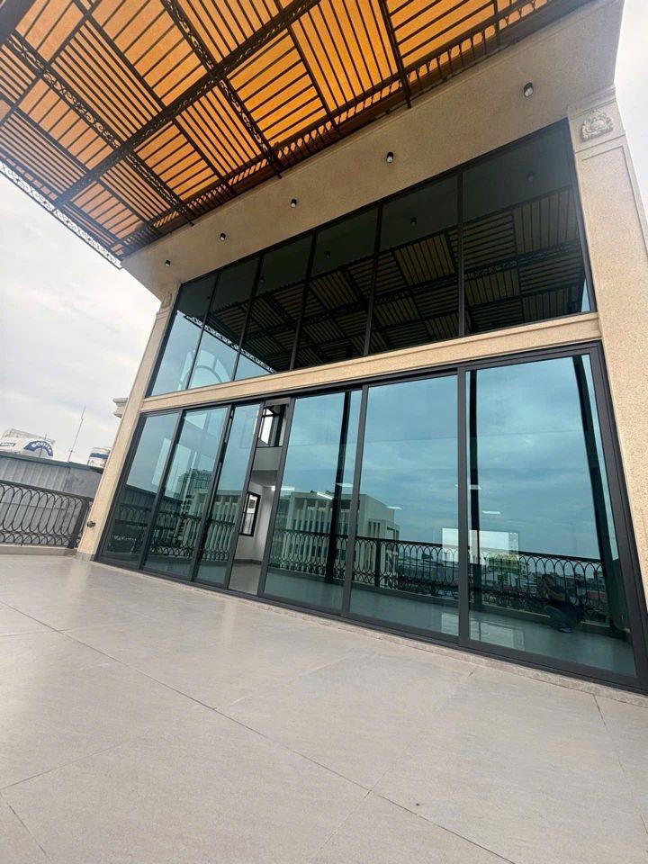 TÒA BUILDING LÔ GÓC PHỐ HỒNG TIẾN 145M, 10T, MT8M, DÒNG TIỀN KHỦNG, GẦN CẦU TRẦN HƯNG ĐẠO.