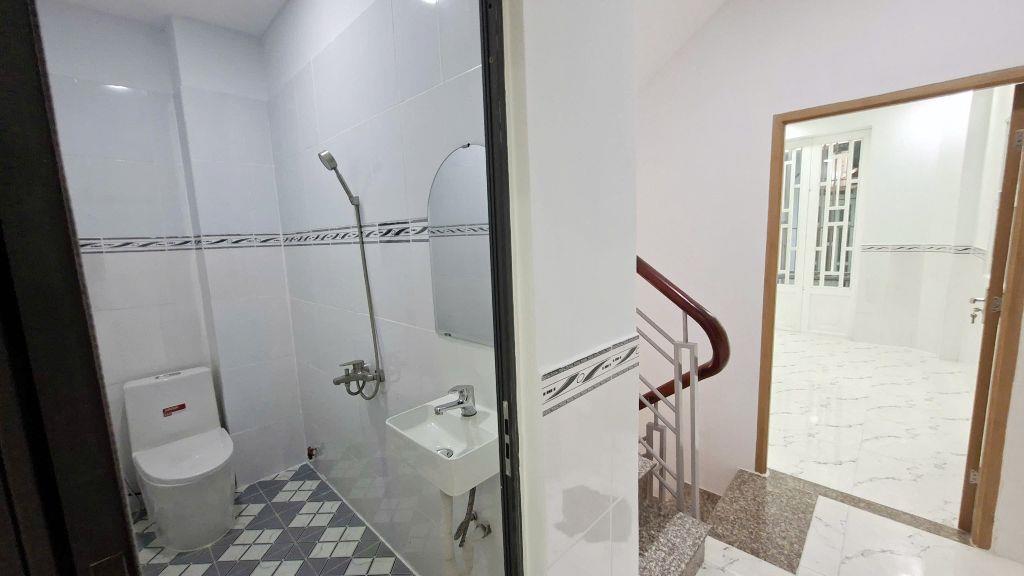 🔥 BÁN NHÀ CĂN GÓC 3 TẦNG KIÊN CỐ – 4 PHÒNG NGỦ – KHÔNG LỘ GIỚI – LÊ THÀNH PHƯƠNG, (QUẬN 8 CŨ) 🔥