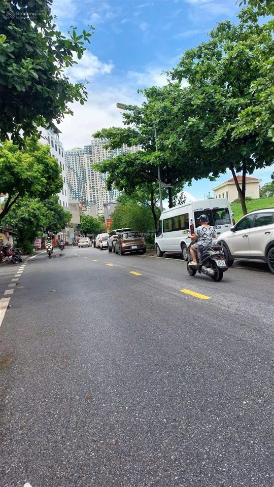 Ngọcthụy, nhà sân vườn không gian sống rộng rãi, gần thiên nhiên nhưng vẫn đầy đủ tiện ích 120m