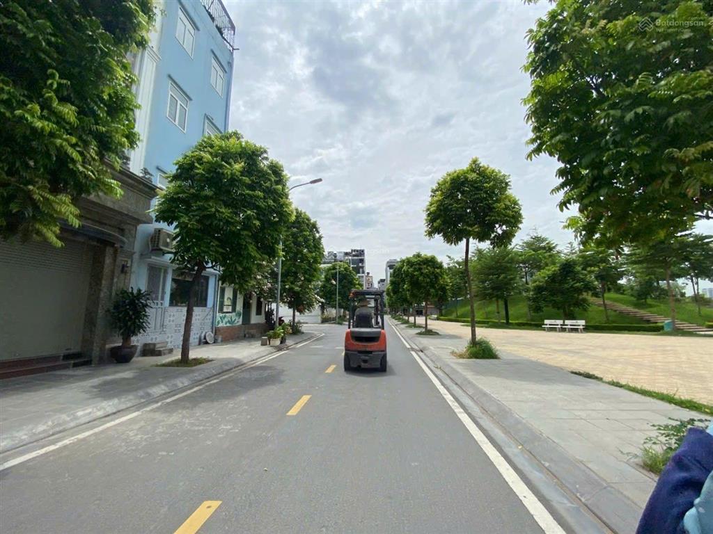 Giá đầu tư chỉ hơn 170tr/m2  đất phân lô ngọc thụy, lb  hàng xóm tđc ngọc thụy, 2 ô tô tránh nhau