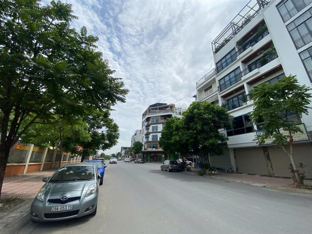Bán đất khu tđc ngọc thụy 50m, mt 5m, giá bán 15,2 tỷ, ô tô tránh, sát 3 công viên hồ điều hòa