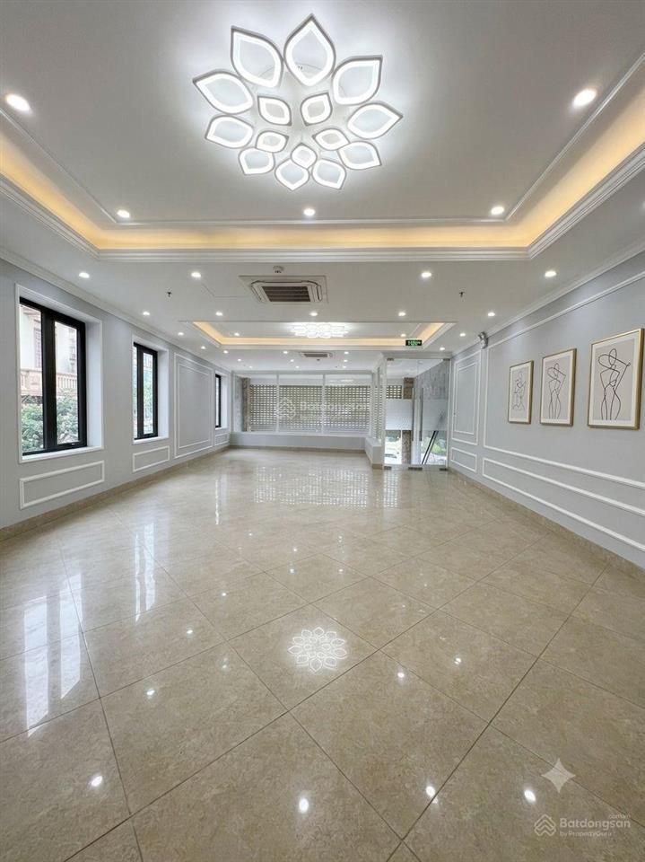 Cho thuê nhà mp hồng tiến, lb lô góc  6 tầng thang máy, thông sàn kinh doanh  130m2 100tr/tháng