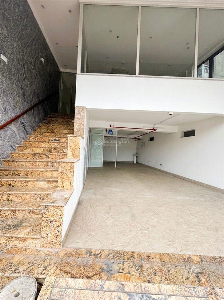Cho thuê nhà mp hồng tiến, lb lô góc  6 tầng thang máy, thông sàn kinh doanh  130m2 100tr/tháng