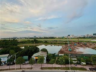 Cho thuê nhà mp hồng tiến, lb lô góc  6 tầng thang máy, thông sàn kinh doanh  130m2 100tr/tháng