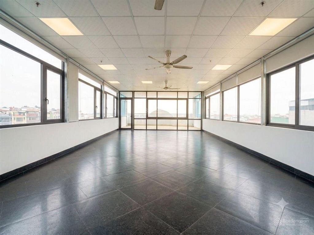 Cho thuê nhà mp hồng tiến, lb lô góc  6 tầng thang máy, thông sàn kinh doanh  130m2 100tr/tháng