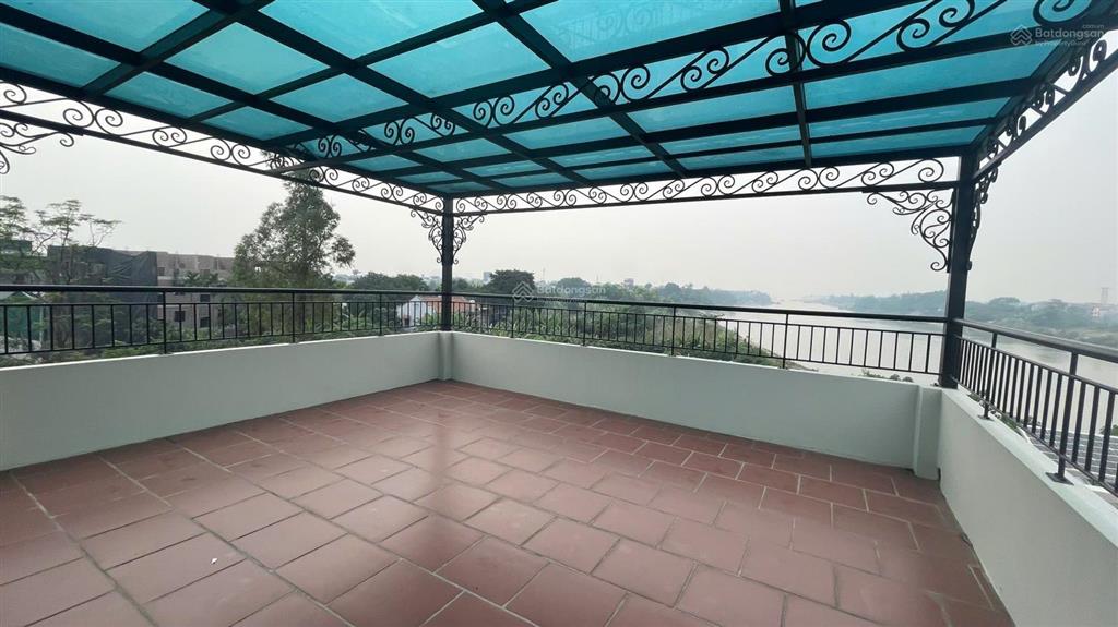 Cho thuê biệt thự sân vườn tại ngọc thụy  2.000m2  50tr/tháng