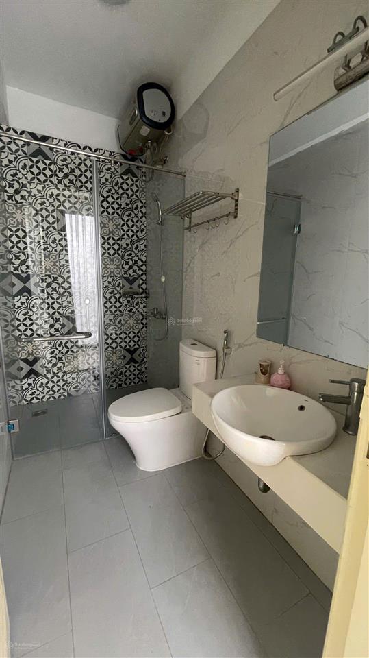 Cho thuê biệt thự sân vườn tại ngọc thụy  2.000m2  50tr/tháng