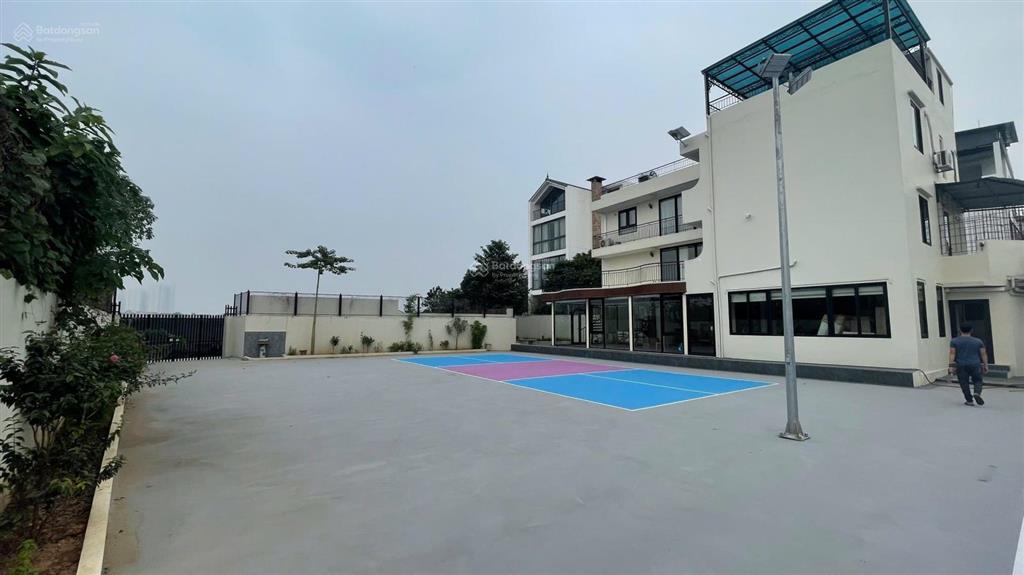 Cho thuê biệt thự sân vườn tại ngọc thụy  2.000m2  50tr/tháng