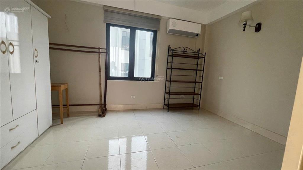 Cho thuê biệt thự sân vườn tại ngọc thụy  2.000m2  50tr/tháng