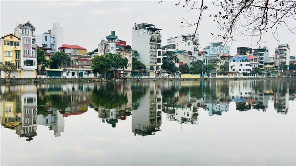 Hiếm có khó tìm  nhà dân xây 5 tầng sát hồ điều hòa bồ đề, long biên  ngõ thông ô tô  13.2 tỷ