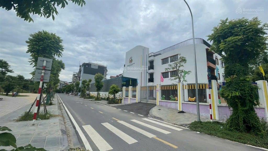 Bán gấp mảnh đất  giá đầu tư phân lô ngọc thụy, lb  cạnh công viên, dt  112.5m2  18.5 tỷ