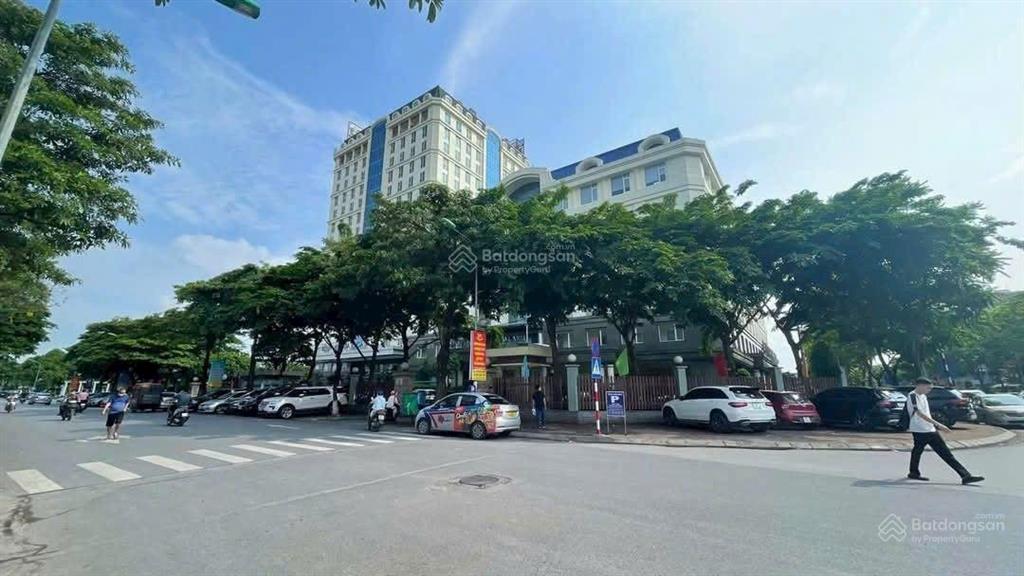 Bán gấp mảnh đất lô góc mặt phố ái mộ, lb  vỉa hè ô tô dừng đỗ  kinh doanh nhộn nhịp  hơn 34 tỷ