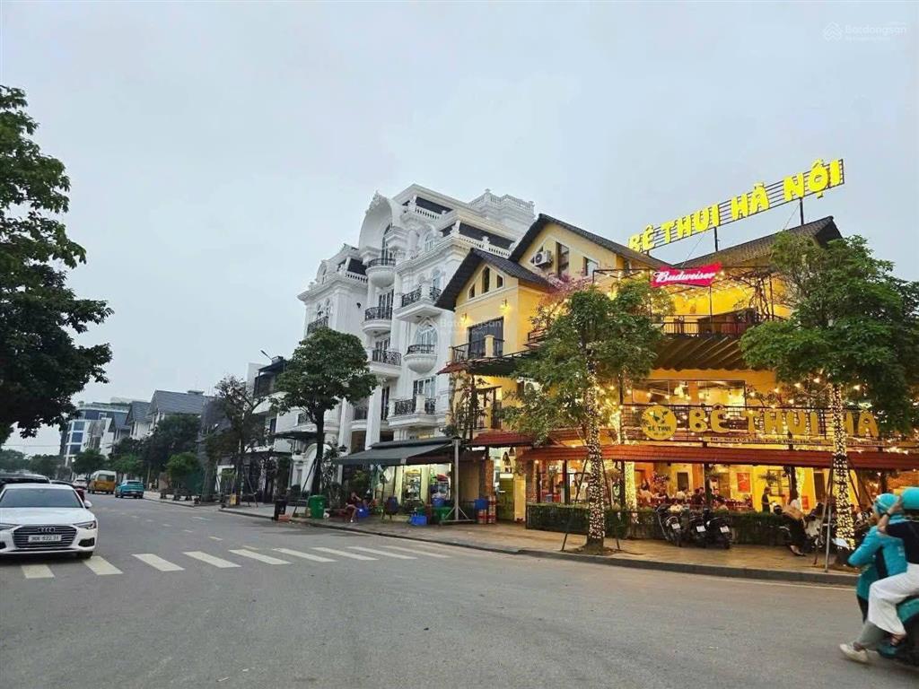 Cho thuê nhà 50m2  5 tầng  13,5 tr tư đình  lb  full đồ  gara ô tô  gần trường c2 long biên