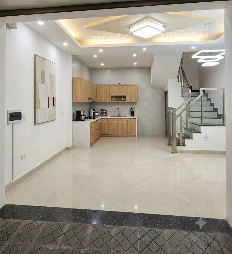 Cho thuê nhà #ngọcthụy, lb  gần #trườngquốctếpháp  #ôtô  50m2  5 tầng  12.5tr/ tháng