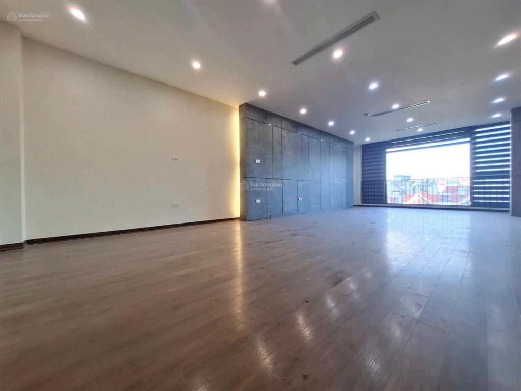 Cho thuê tòa nhà kinh doanh văn phòng 7 tầng thang máy, nguyễn sơn 100m2  có hầm để xe  55tr/th